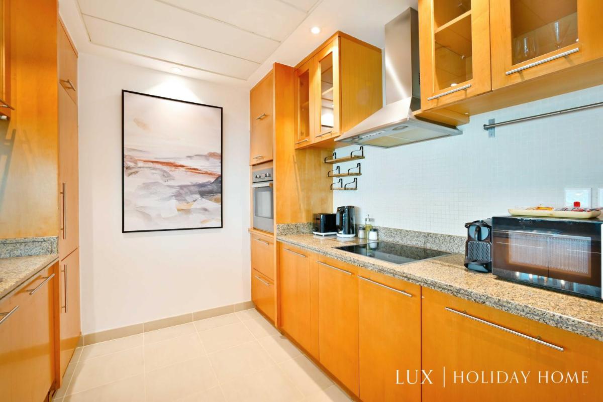 LUX Marina Promenade 1 BR Prime location Apt