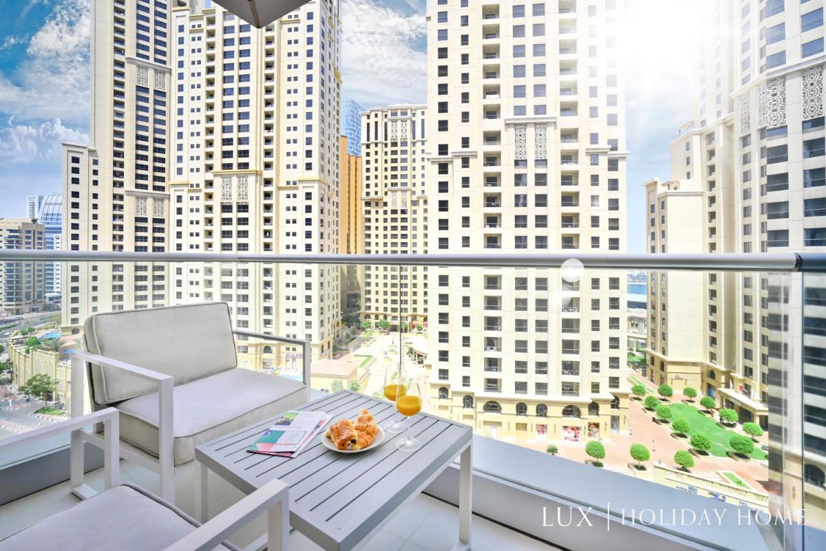 LUX Marina Promenade 1 BR Prime location Apt