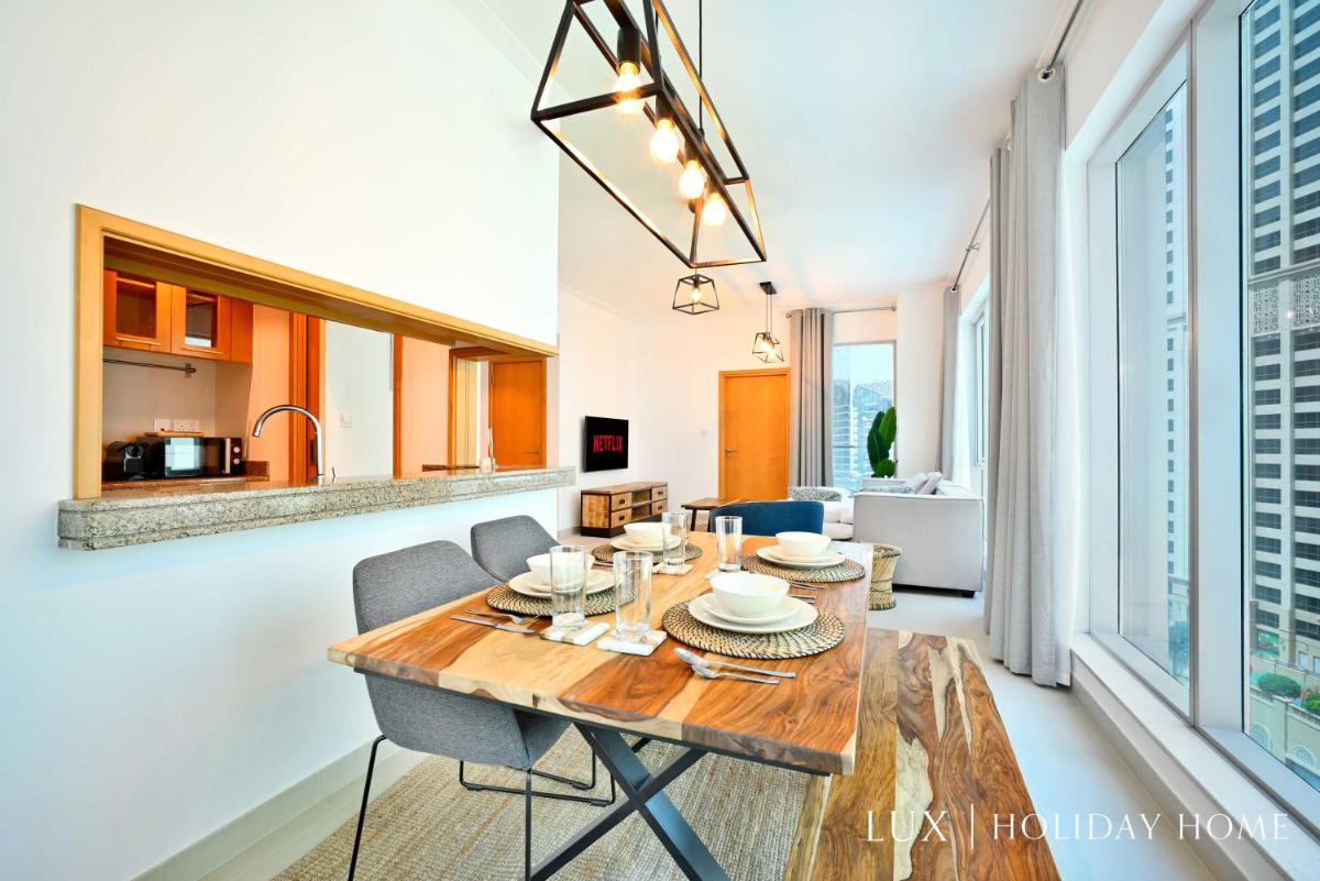 LUX Marina Promenade 1 BR Prime location Apt