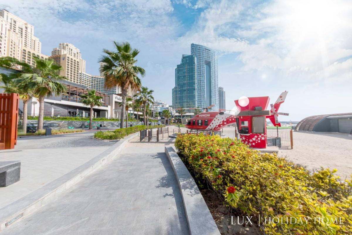 LUX Marina Promenade 1 BR Prime location Apt