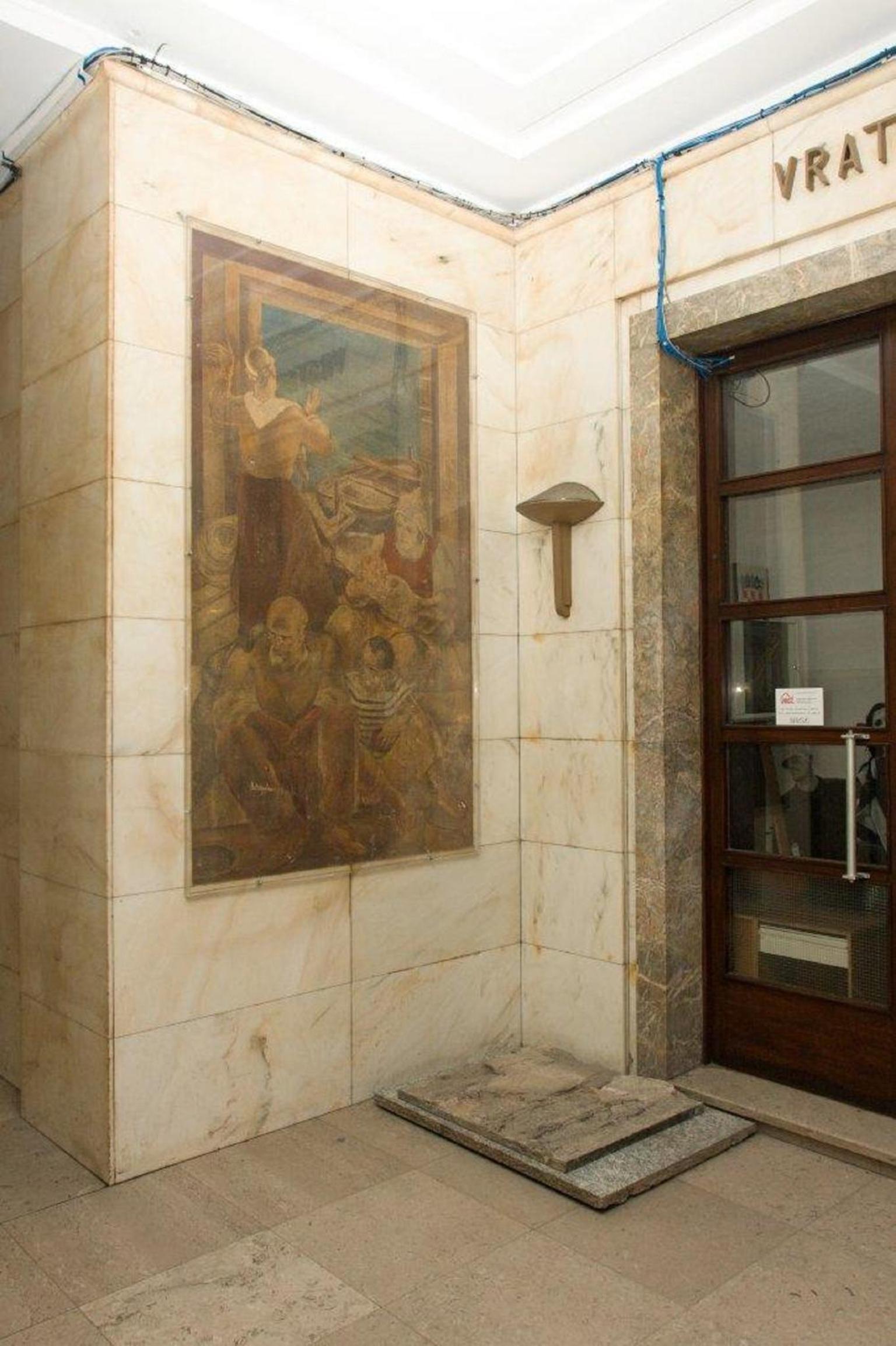 Main Square Apartment