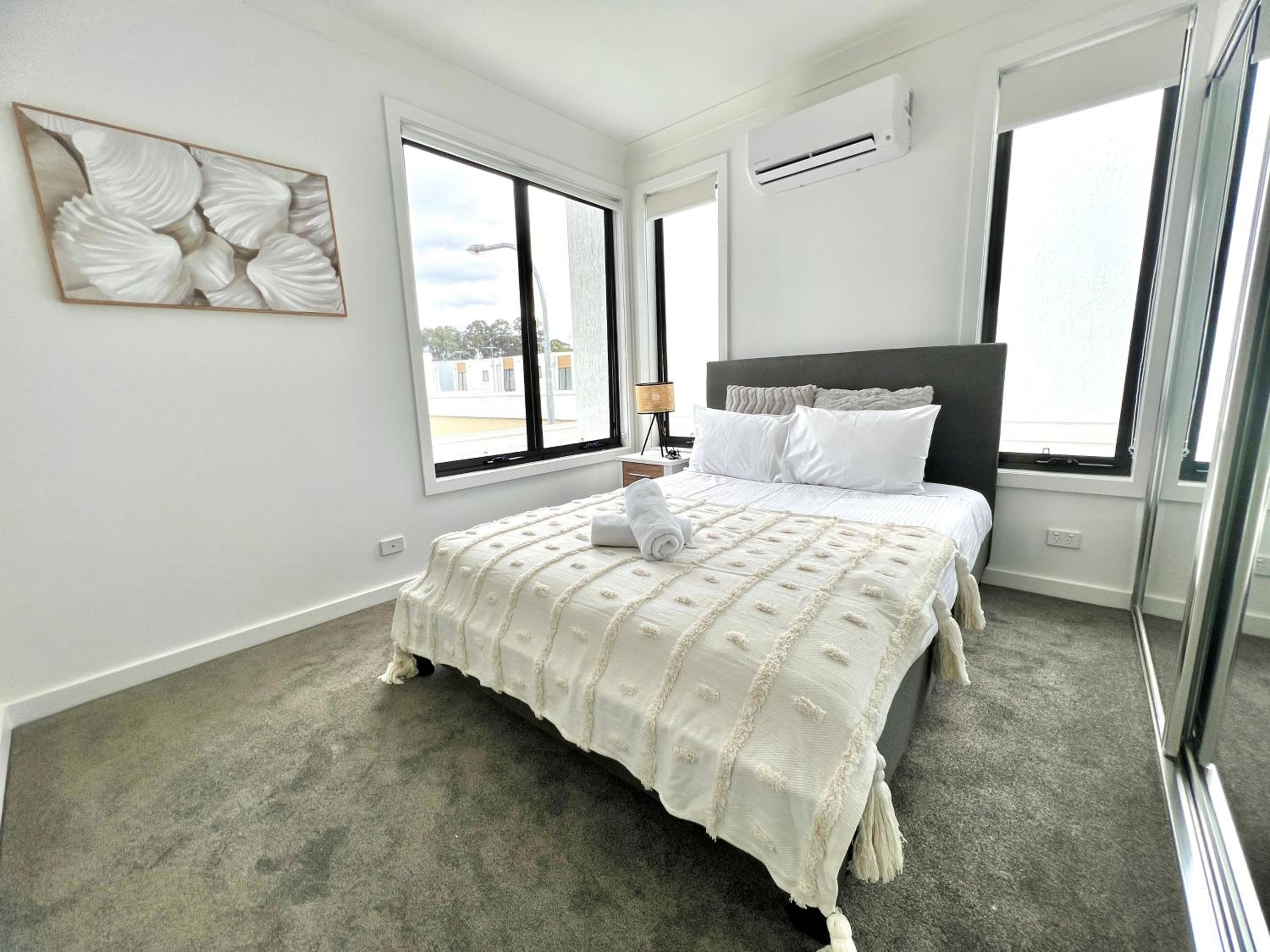 Austral Newly Built Modern 3 Br Home