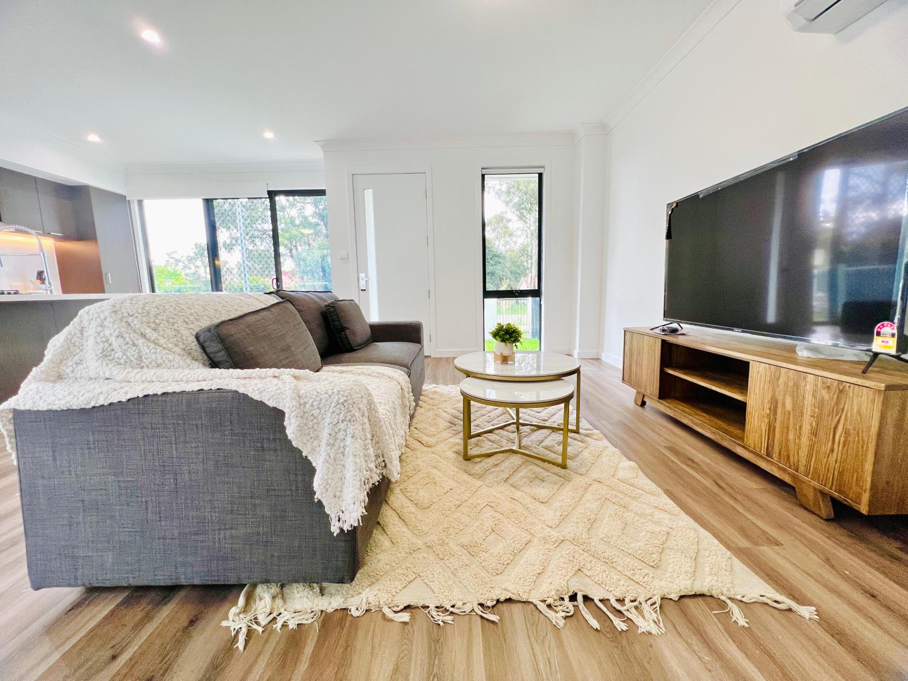 Austral Newly Built Modern 3 Br Home