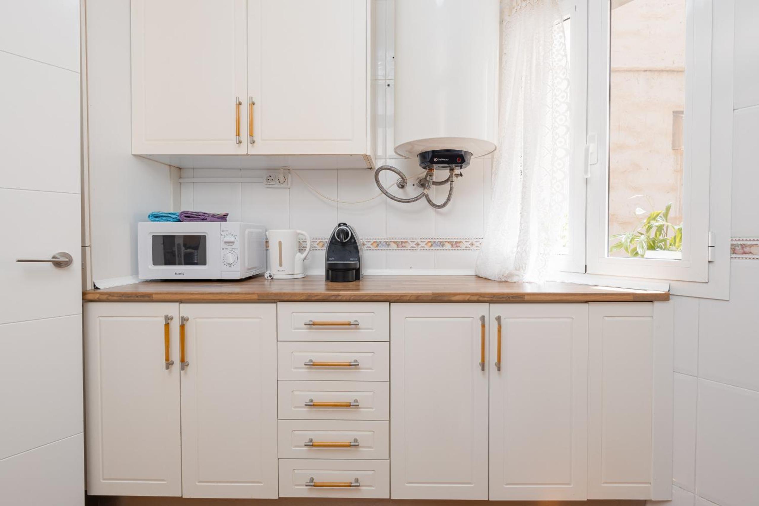 C17 Lovely 2 bdr Apartment