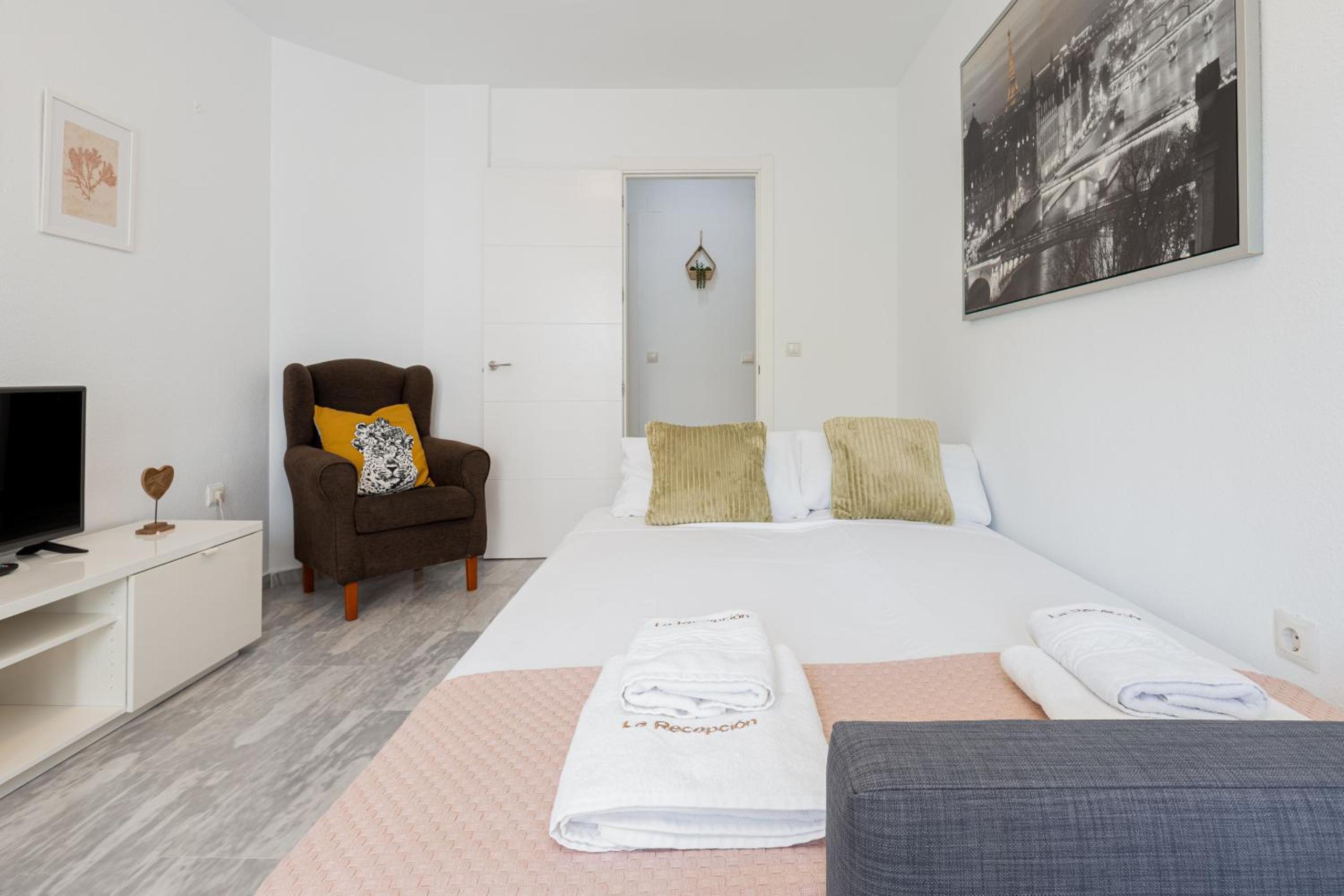 C17 Lovely 2 bdr Apartment