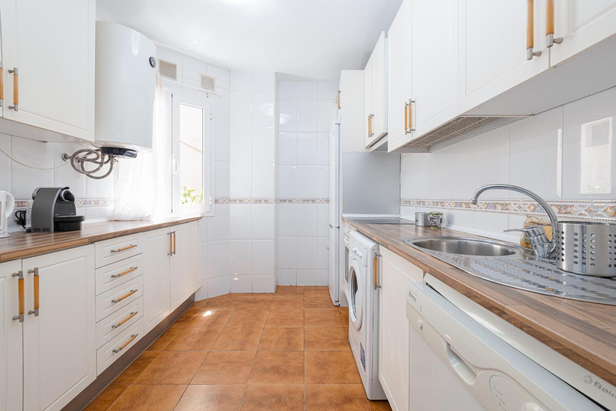 C17 Lovely 2 bdr Apartment