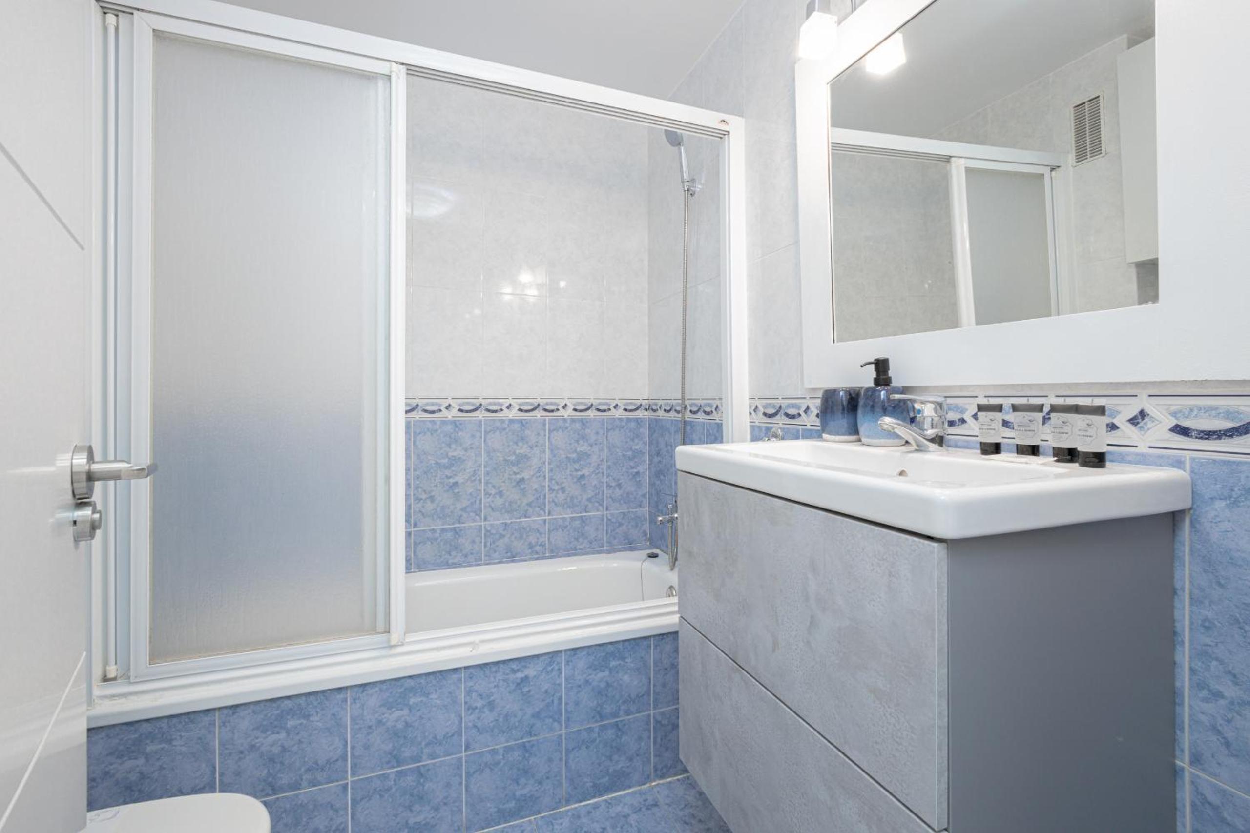 C17 Lovely 2 bdr Apartment