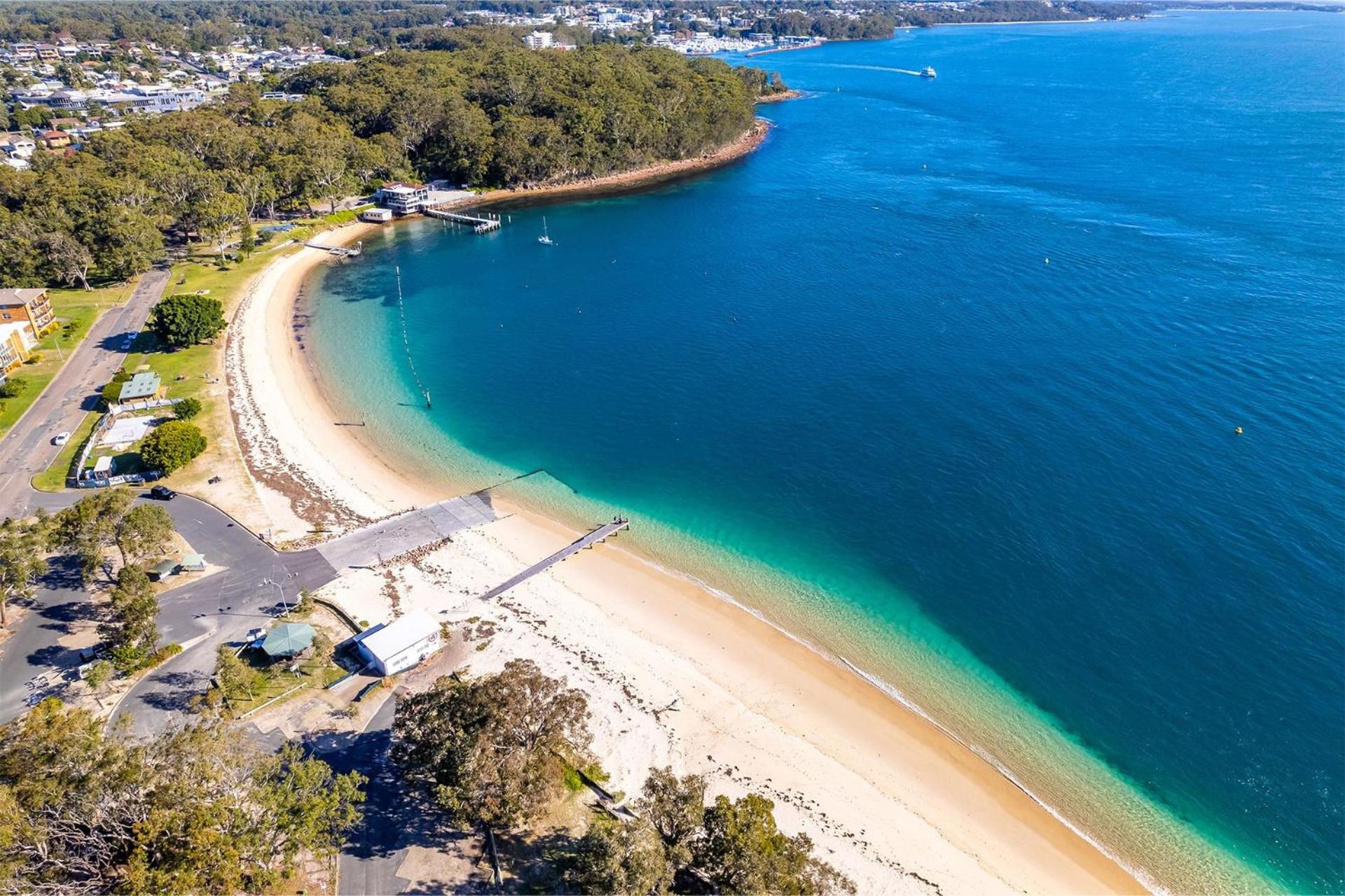 Bay Parklands 27 2 Gowrie Ave pool tennis court spa and views