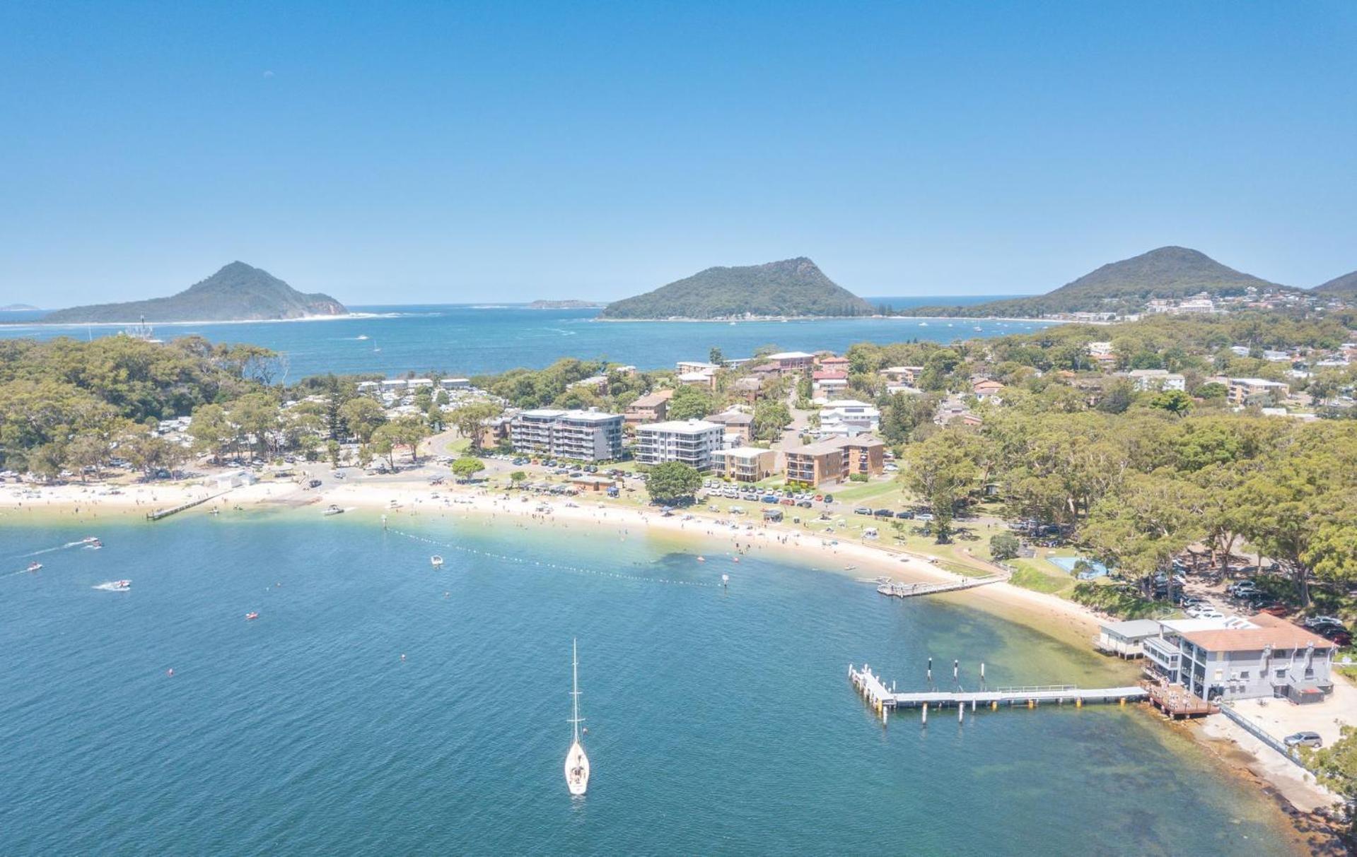 Bay Parklands 27 2 Gowrie Ave pool tennis court spa and views