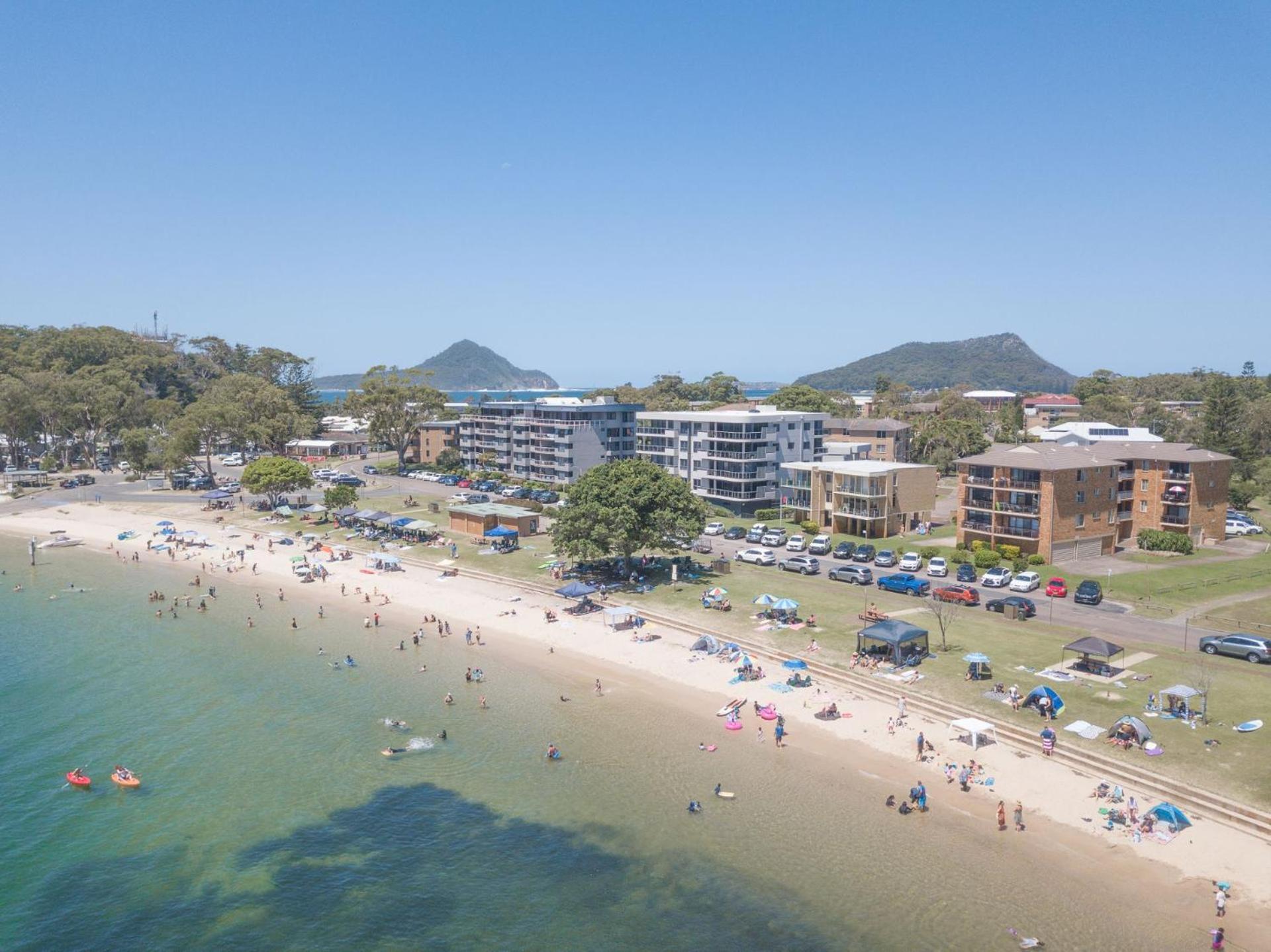 Bay Parklands 27 2 Gowrie Ave pool tennis court spa and views