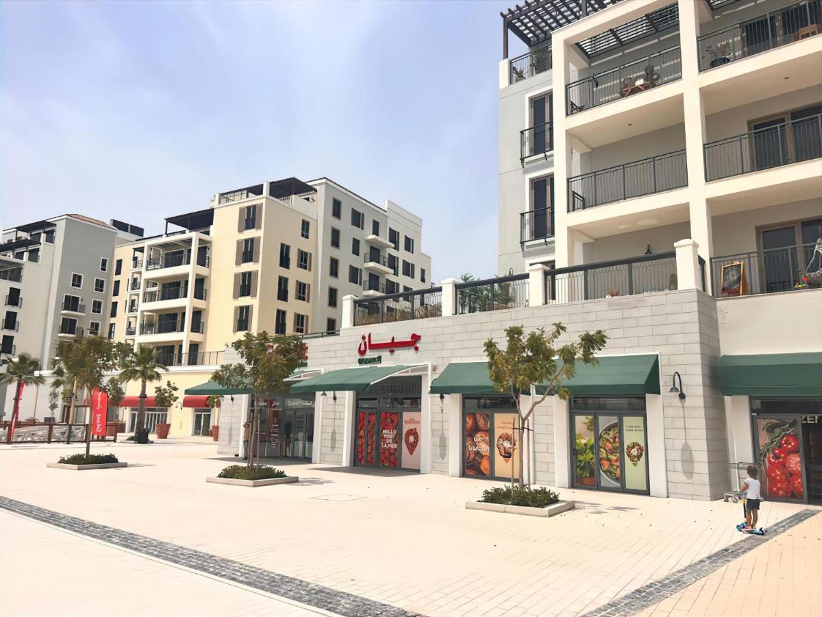 LC22 - Elegant 1BR with beach access in La Cote Building