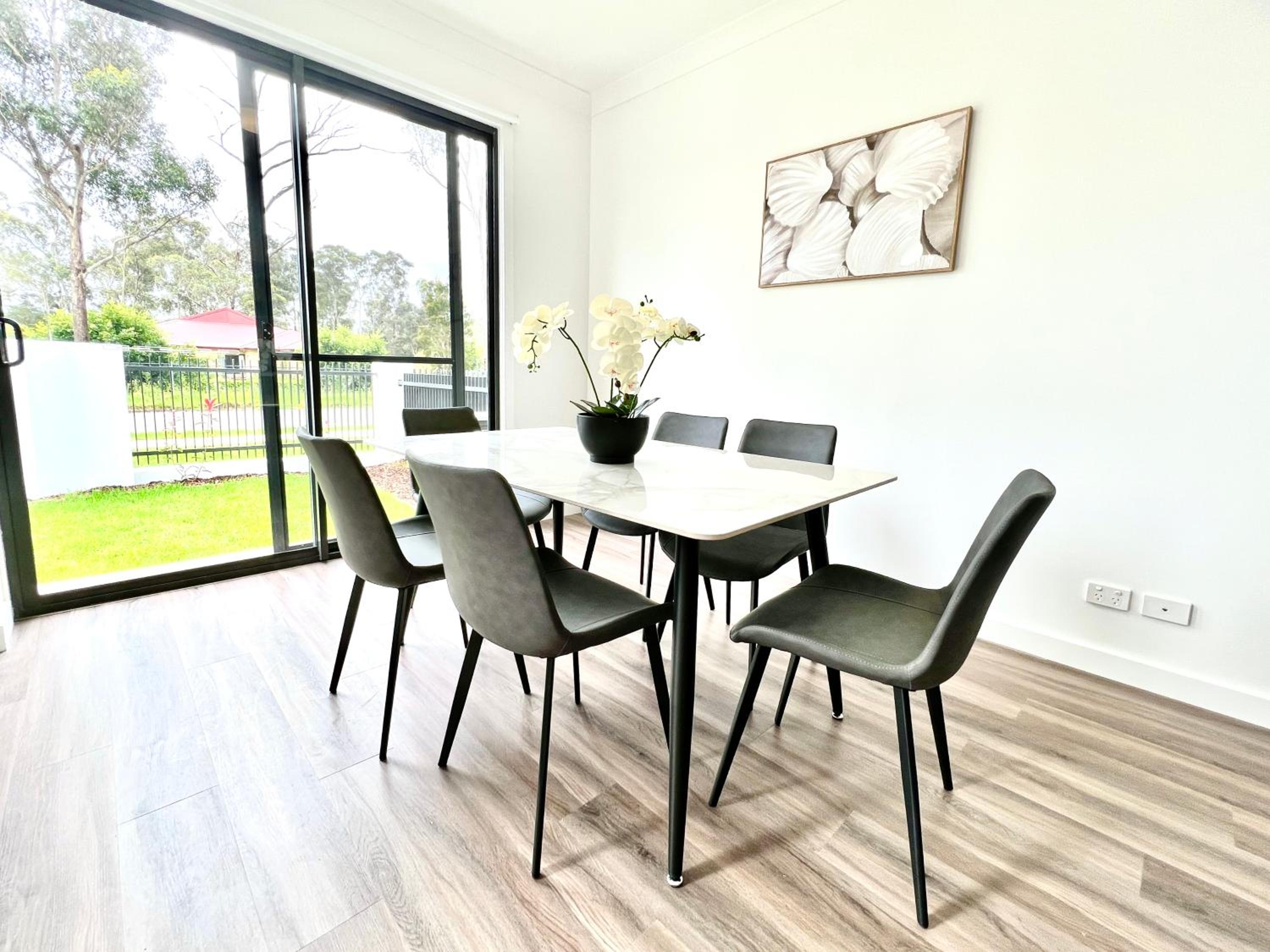 Austral Brand New Modern 4 Br Home