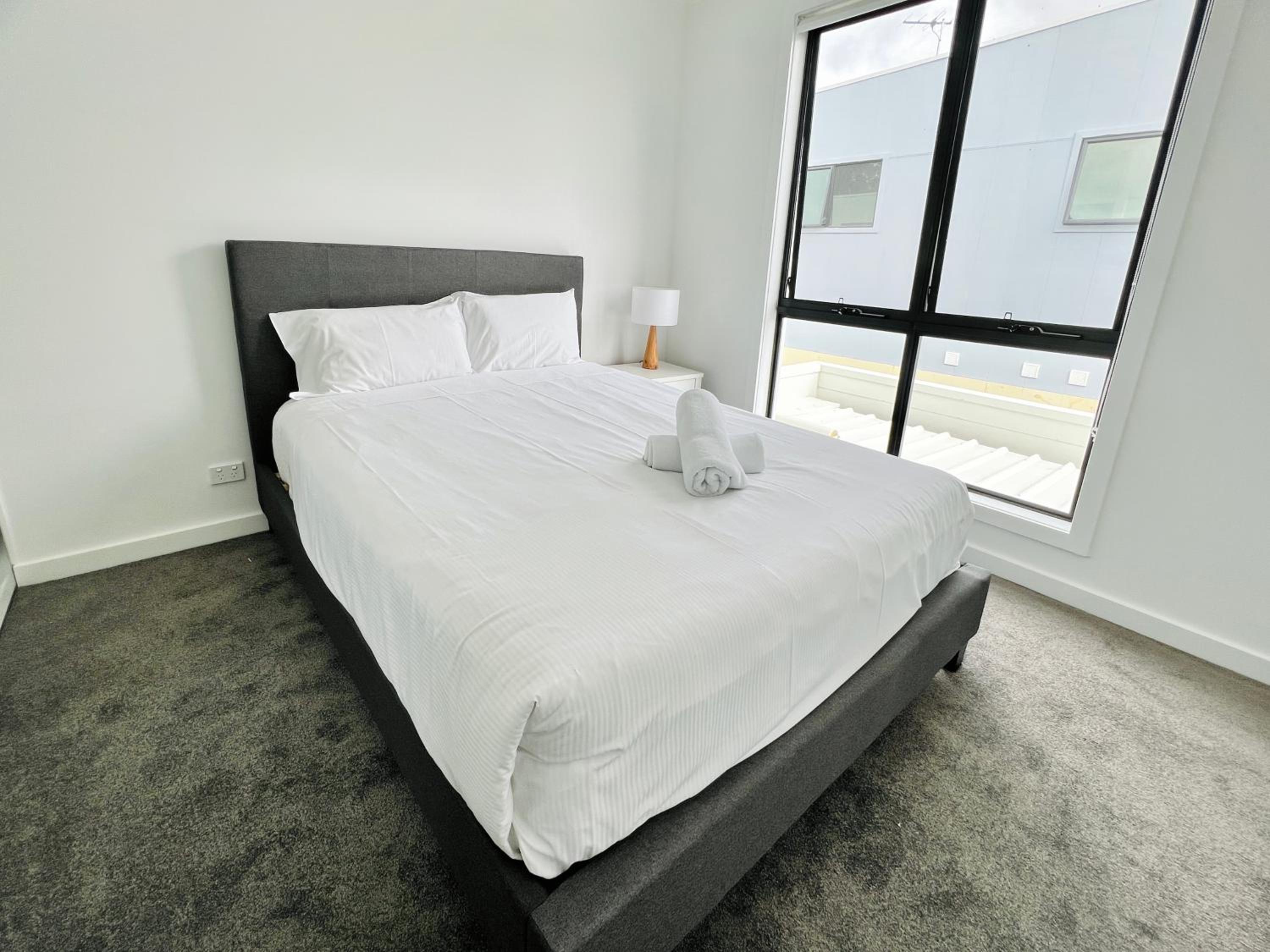 Austral Brand New Modern 4 Br Home