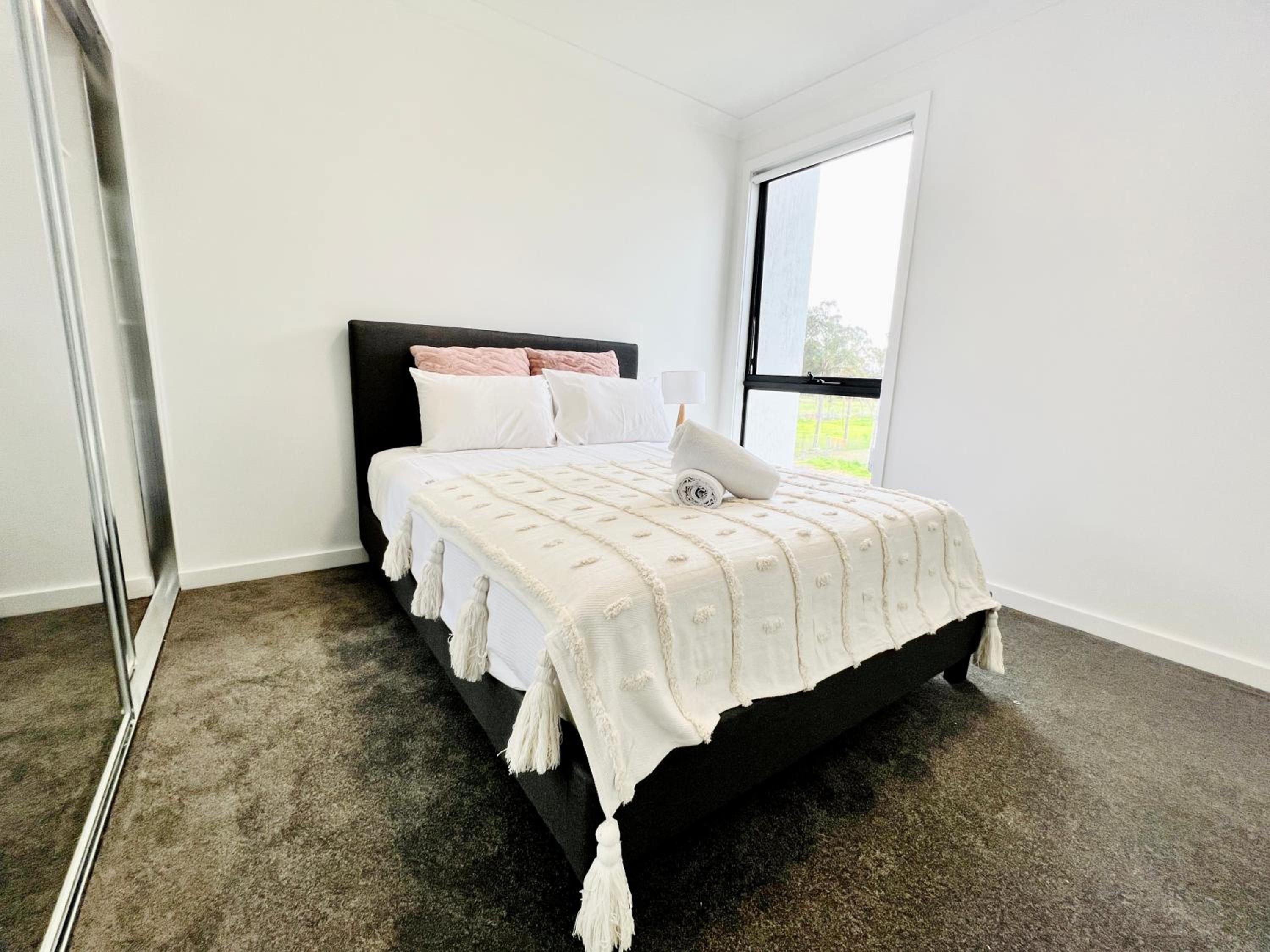 Austral Brand New Modern 4 Br Home