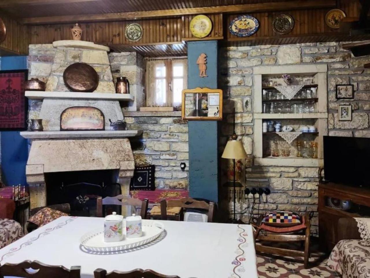 Alexana - Traditional House view 4