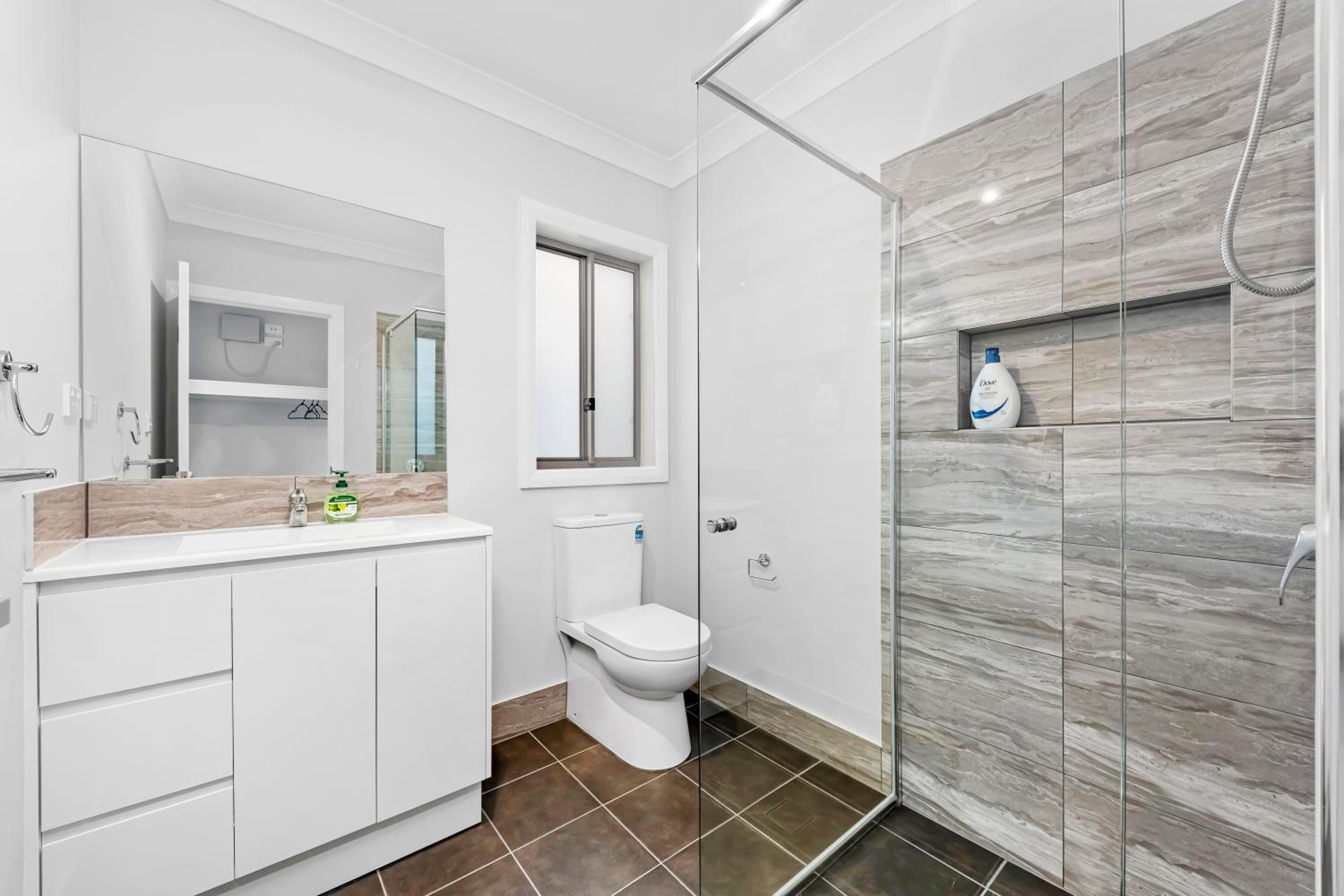 Austral Brand New 3Br House with WiFi & Parking