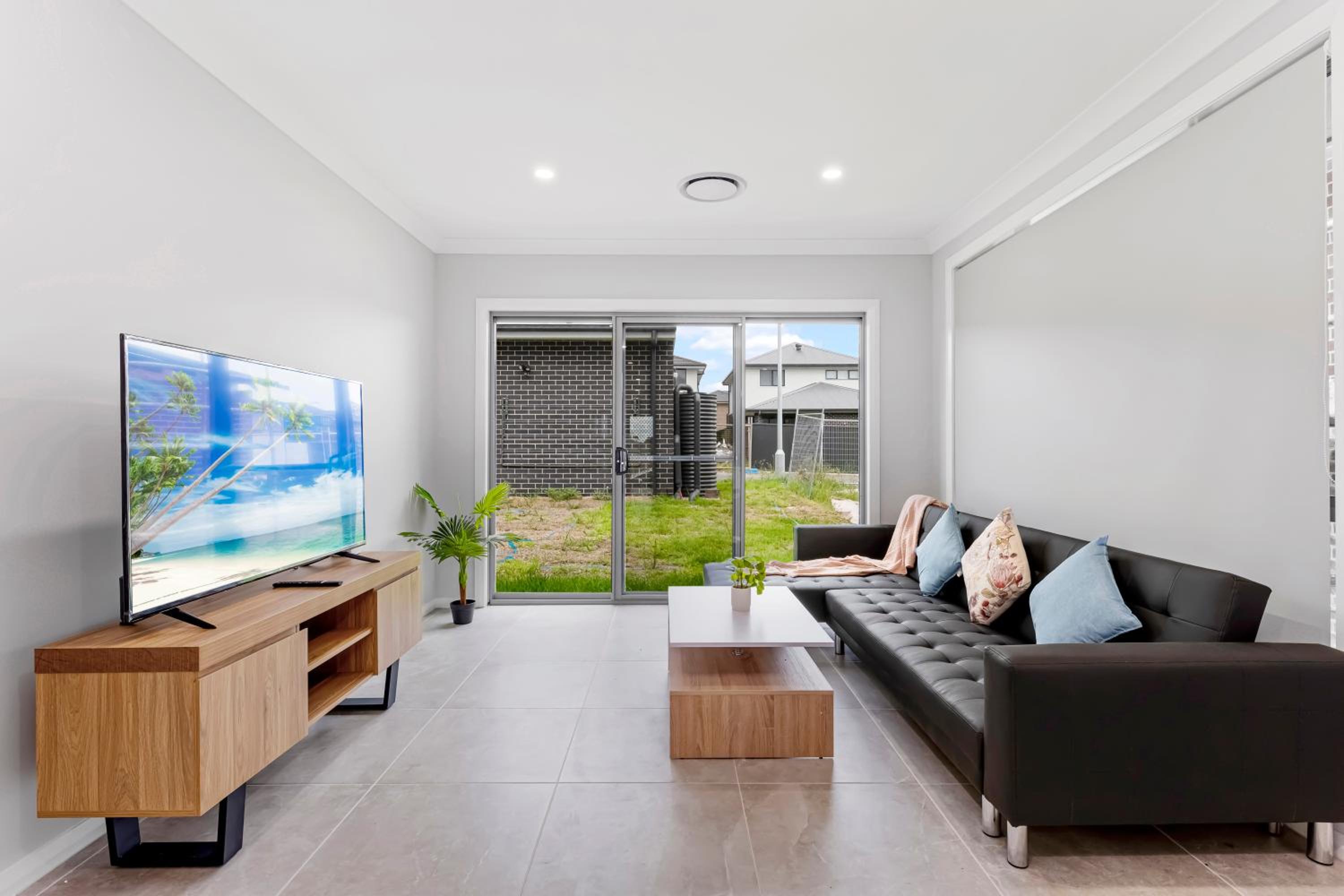 Austral Brand New 3Br House with WiFi & Parking