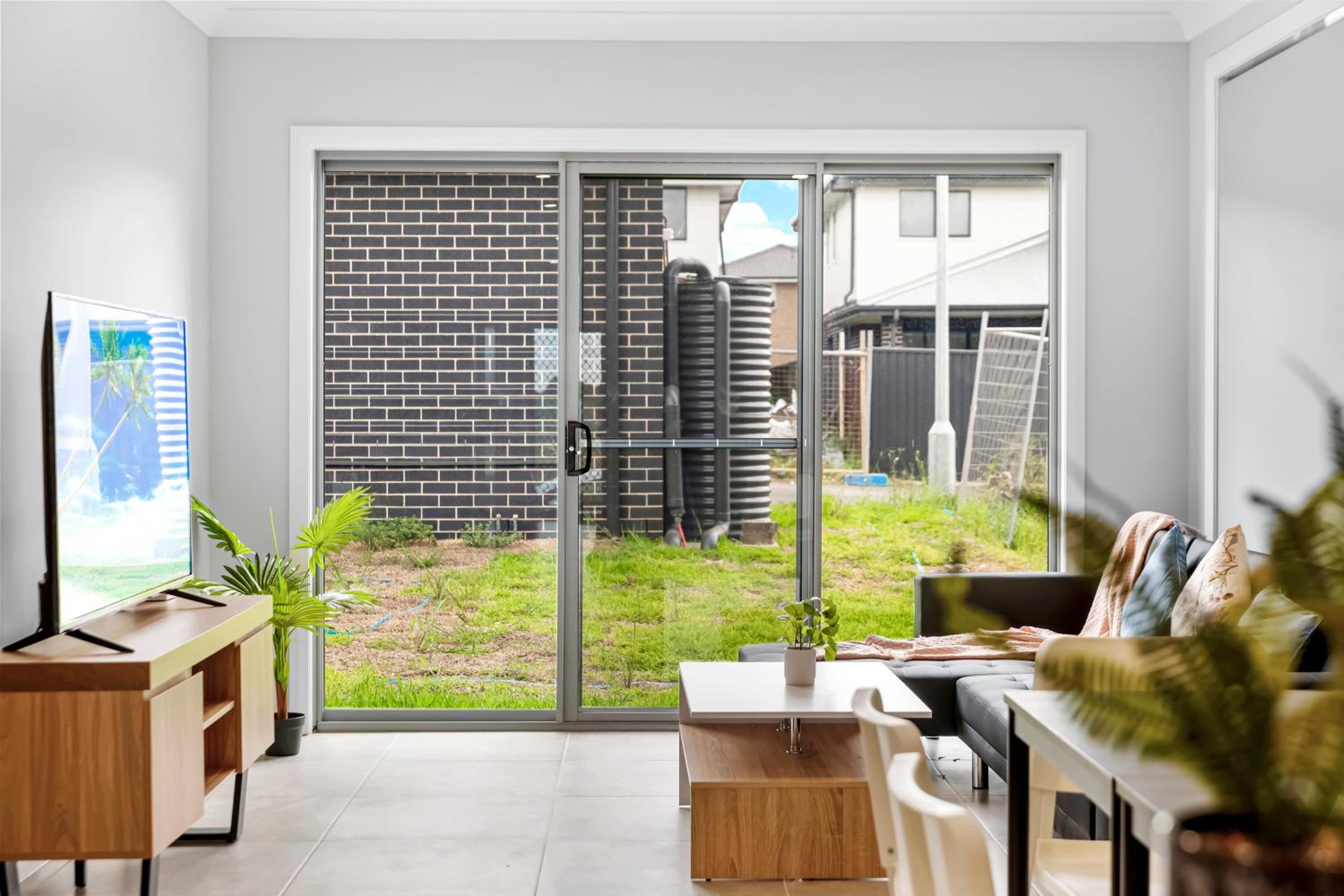 Austral Brand New 3Br House with WiFi & Parking