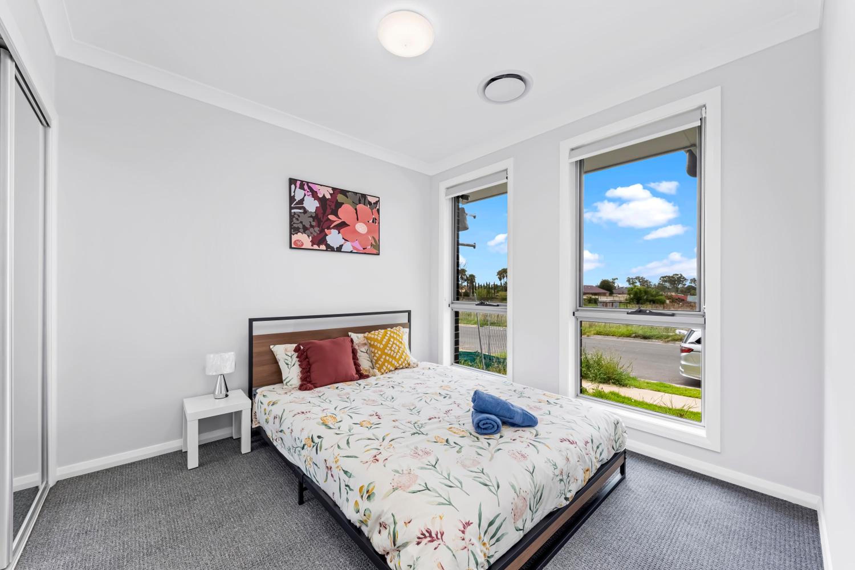 Austral Brand New 3Br House with WiFi & Parking