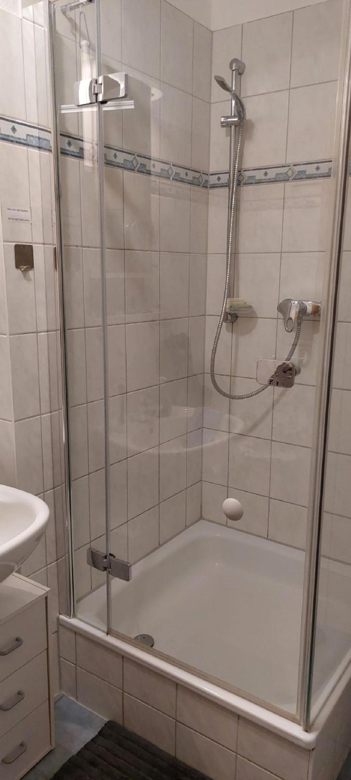 Friedensstra_e_ 43 Wohnung 2 en Zingst — bathroom