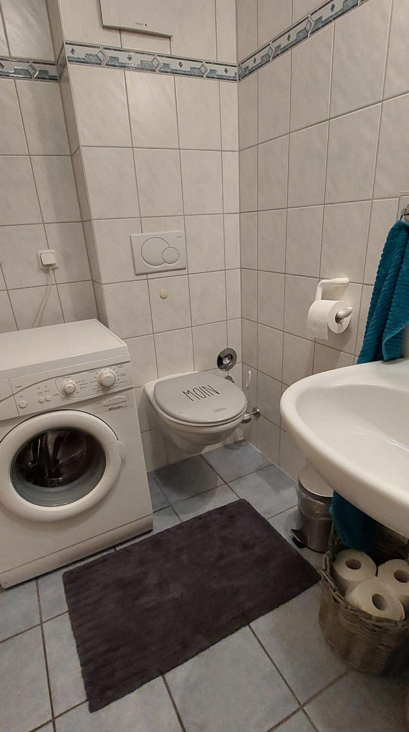 Friedensstra_e_ 43 Wohnung 2 en Zingst — bathroom