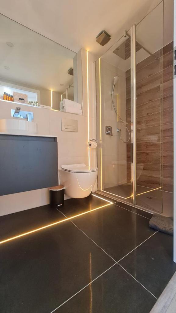Athlone Vacations - 6 TGHA Luxury Two Bedroom Apartment in Athlone - Property Image 11