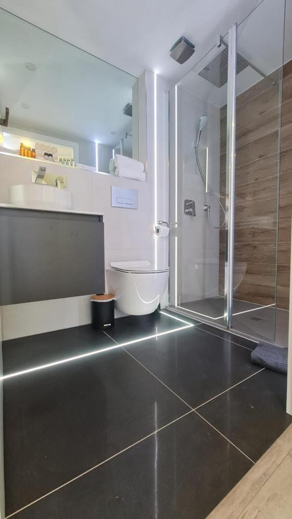 Athlone Vacations - 6 TGHA Luxury Two Bedroom Apartment in Athlone - Property Image 10