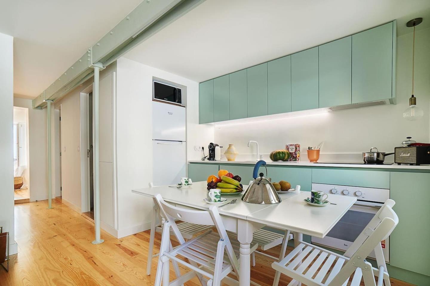 Modern flat with double patio right next to Estrela Gardens