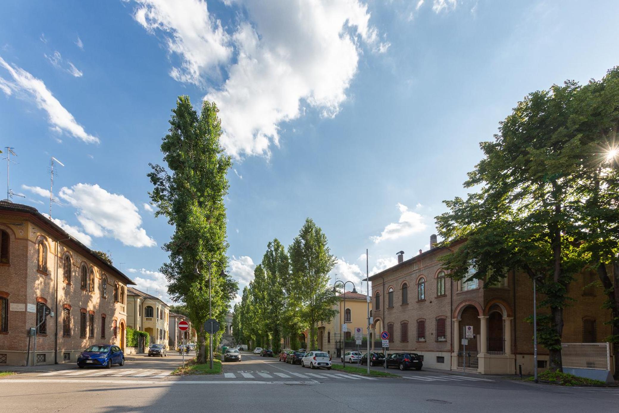 GuestHost - Ferrara Station Essential Apartment with parking