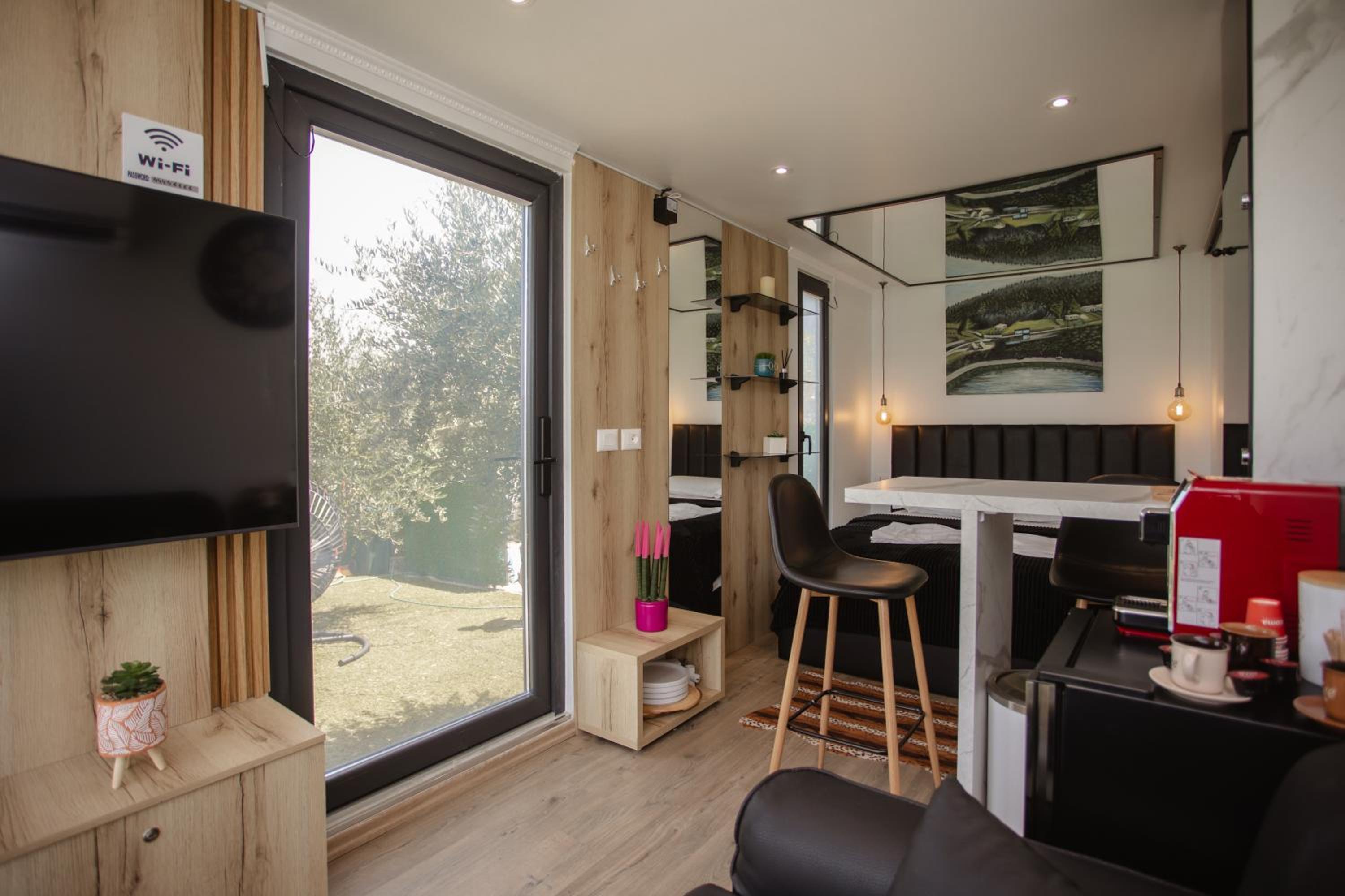 446 Tiny House Shirokë