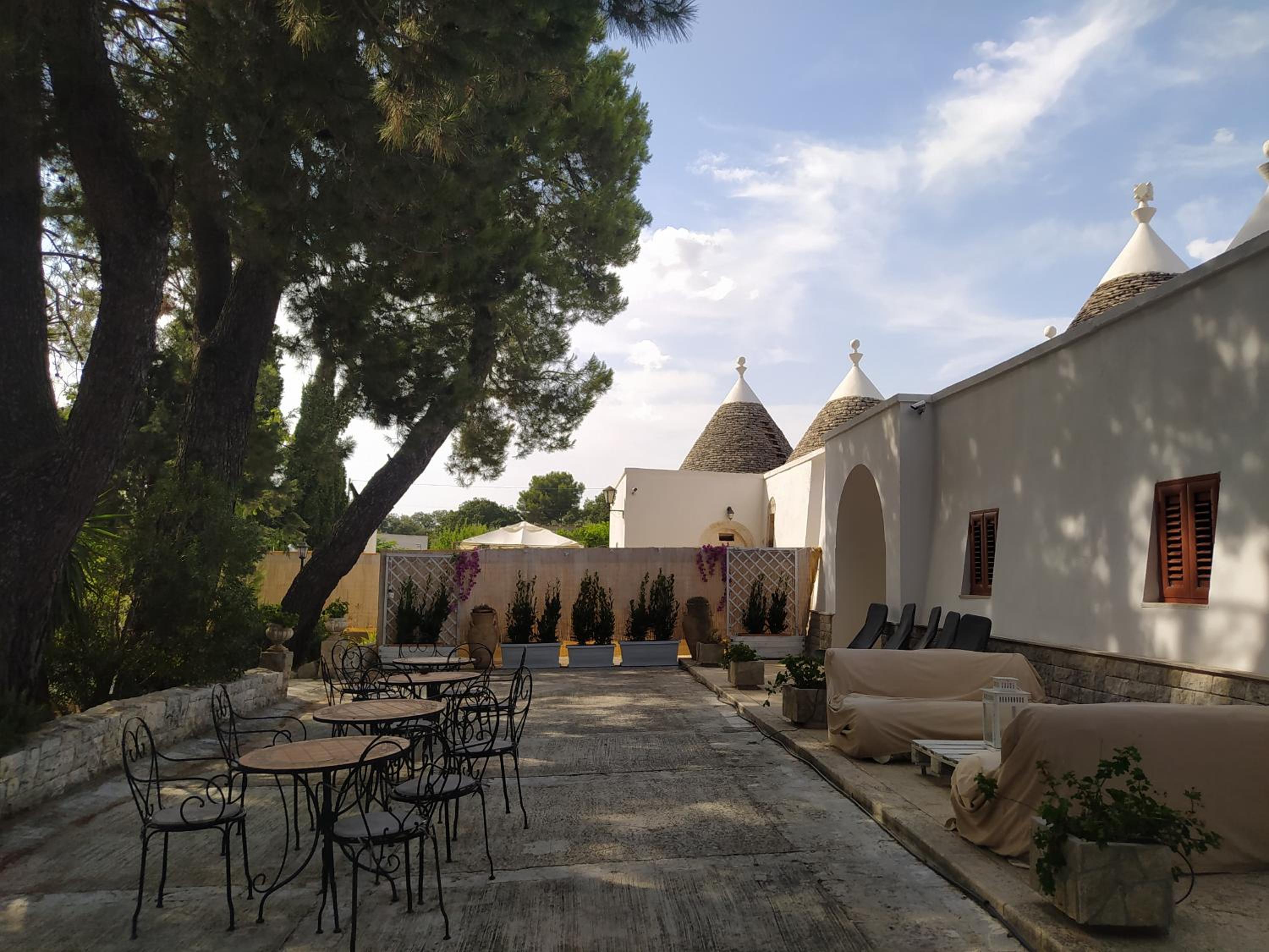 Trulli con piscina privata view 3