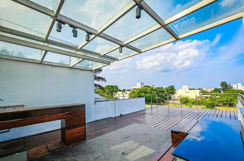 Royal Experiences Icon Beach House, ECR Sea Side Villa view 3