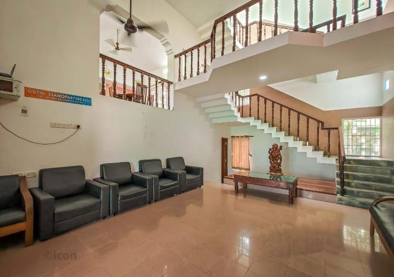 Royal Experiences Icon Beach House, ECR Sea Side Villa view 4