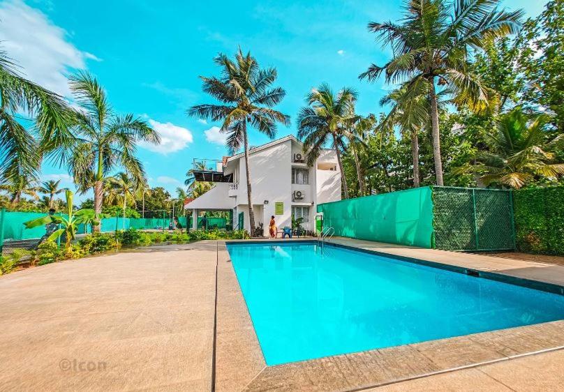 Royal Experiences Icon Beach House, ECR Sea Side Villa view 2