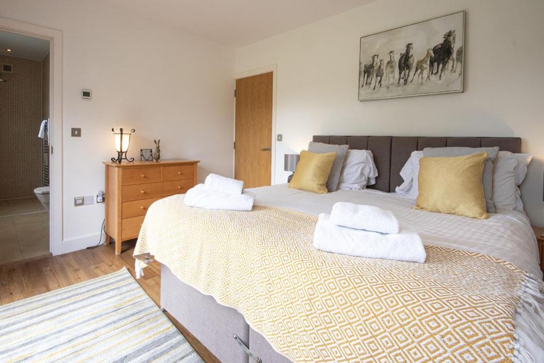 Waters Edge 04, Waterside Lodge P view 2