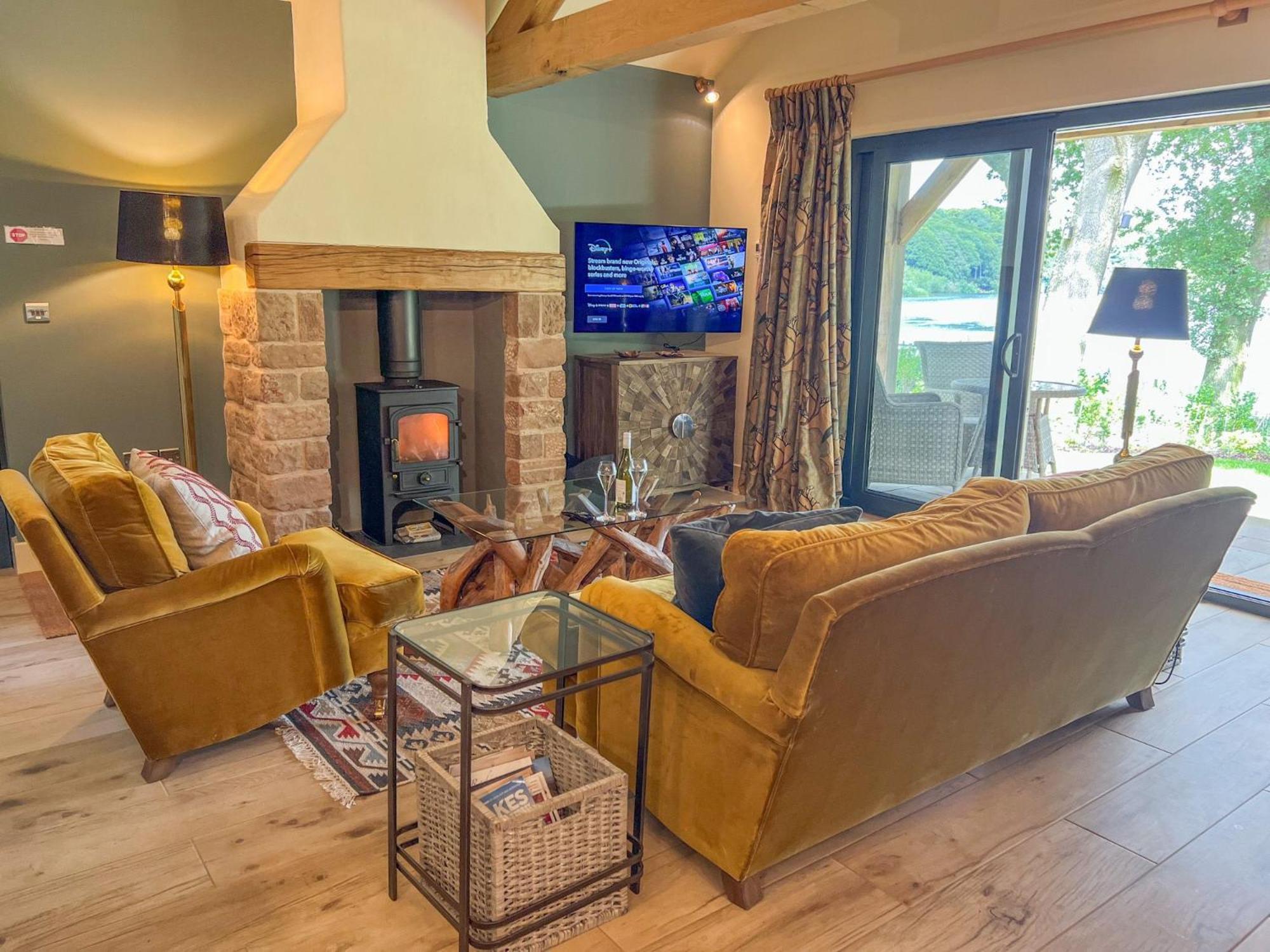 Waters Edge, Talkin Tarn, a luxurious bungalow with stunning views over the tarn view 2