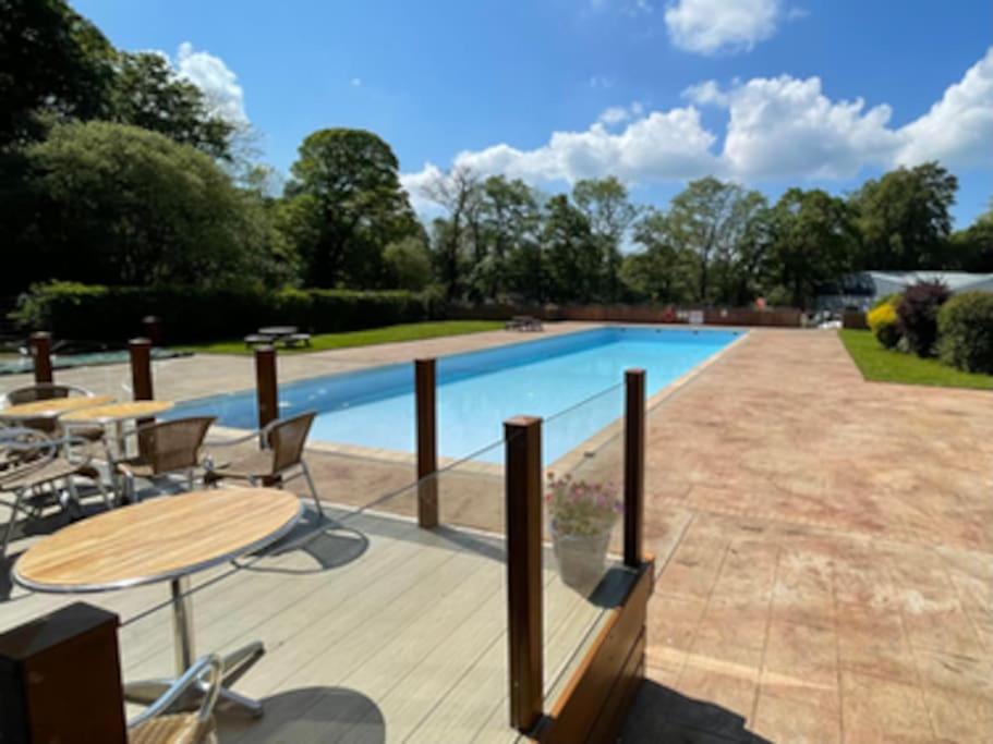 Cosy Hideaway Lodge in Glan Gwna