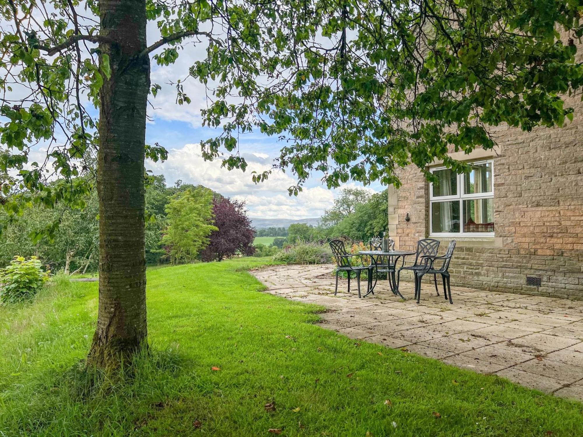 Geltsdale Garden Apartment ground floor home in Wetheral close to Carlisle & Ullswater