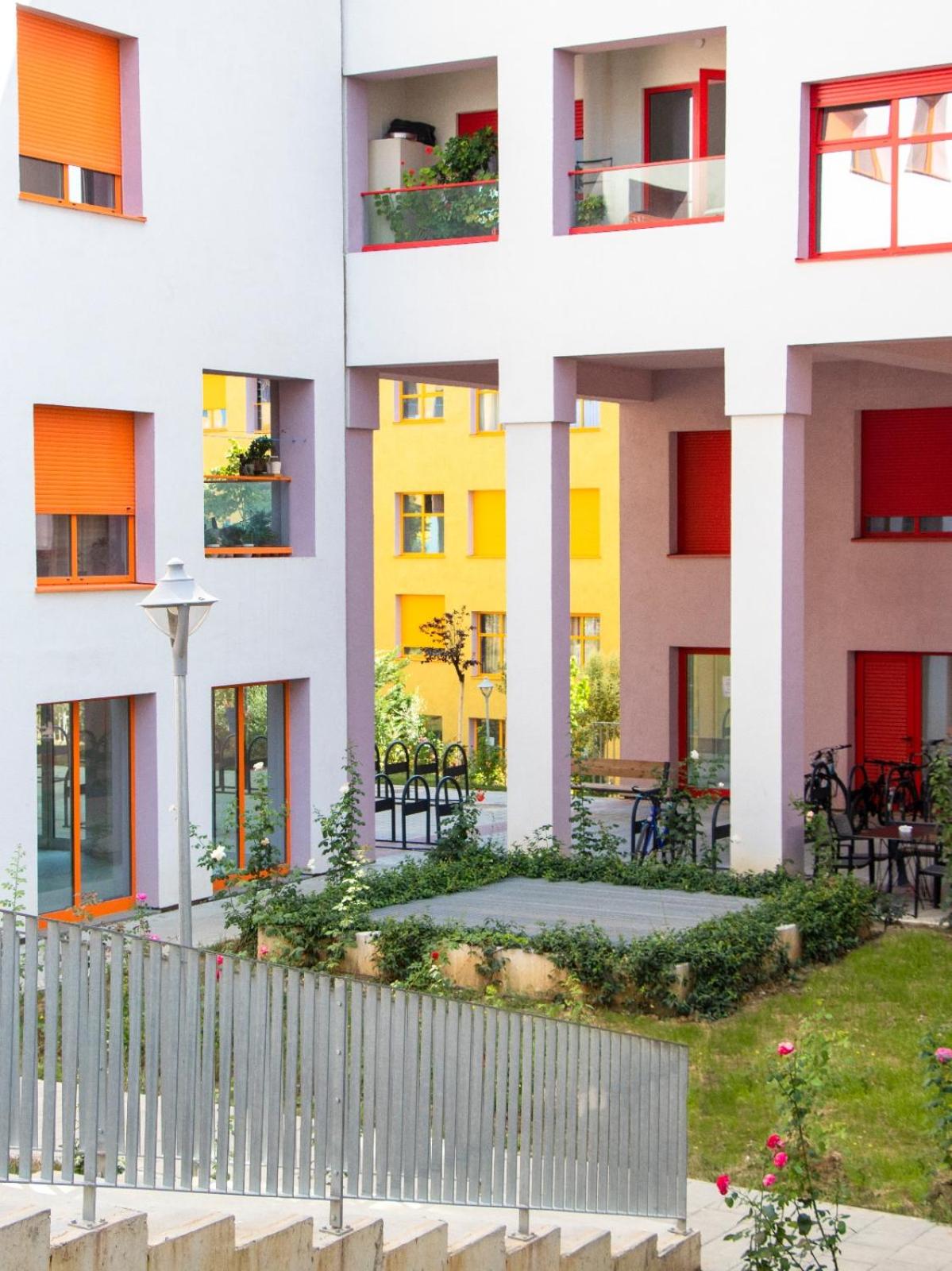 Modern Apt in Mangalem21 Complex WiFi,AC