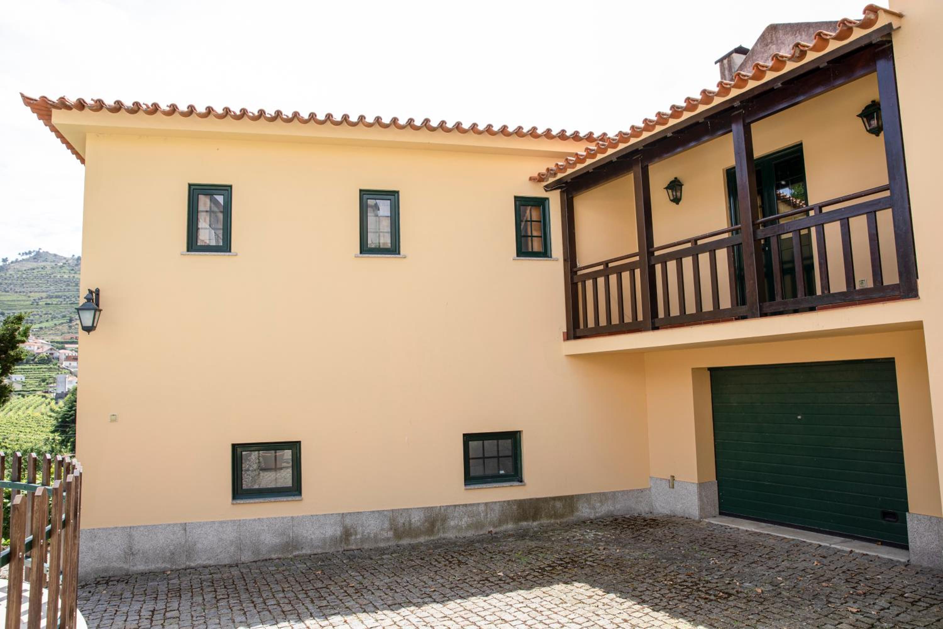 Casa de São Bernardo by LovelyStay