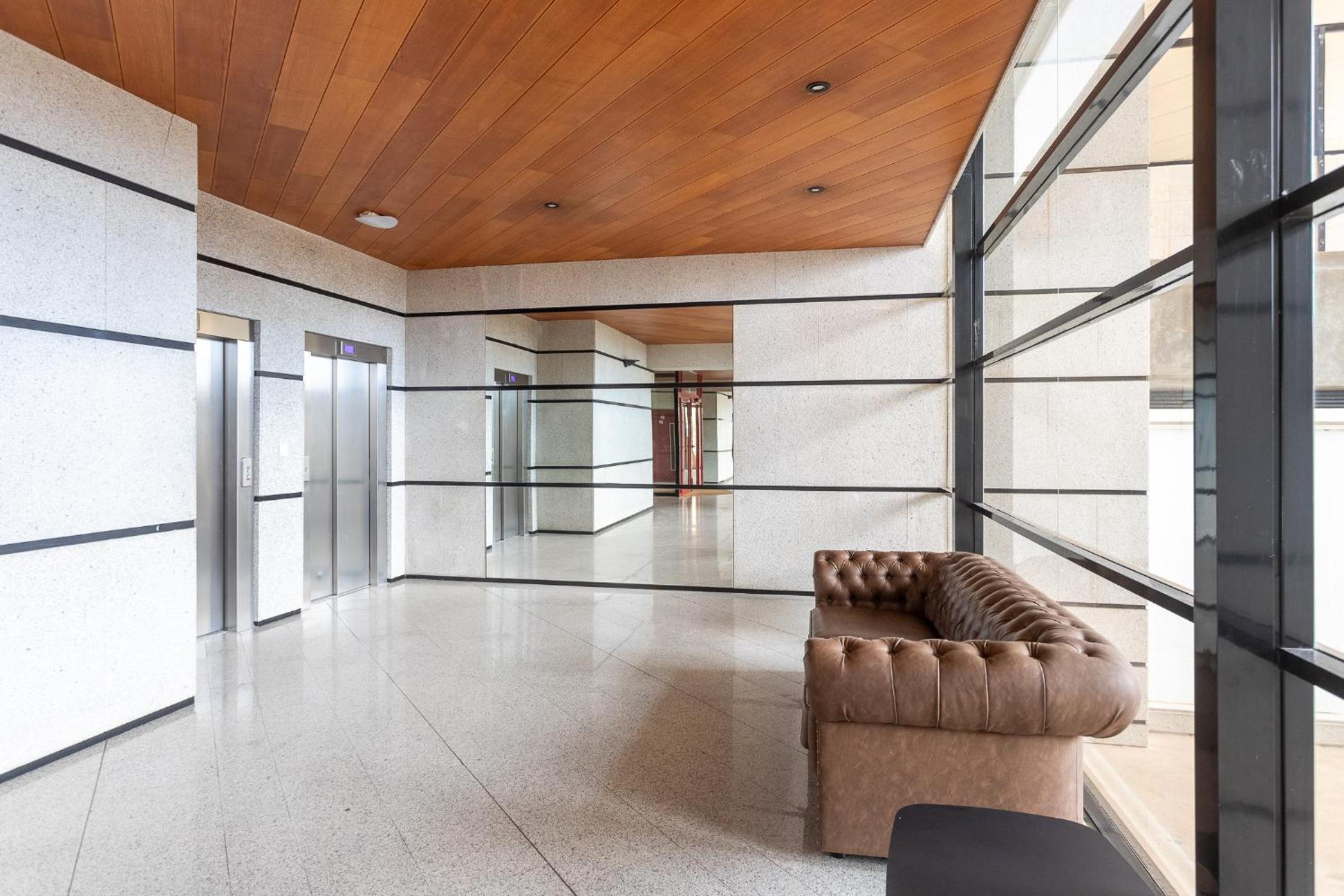 FIRST LINE 2-bedroom apartment, POOL, free WI-FI, air-conditioning, FREE parking