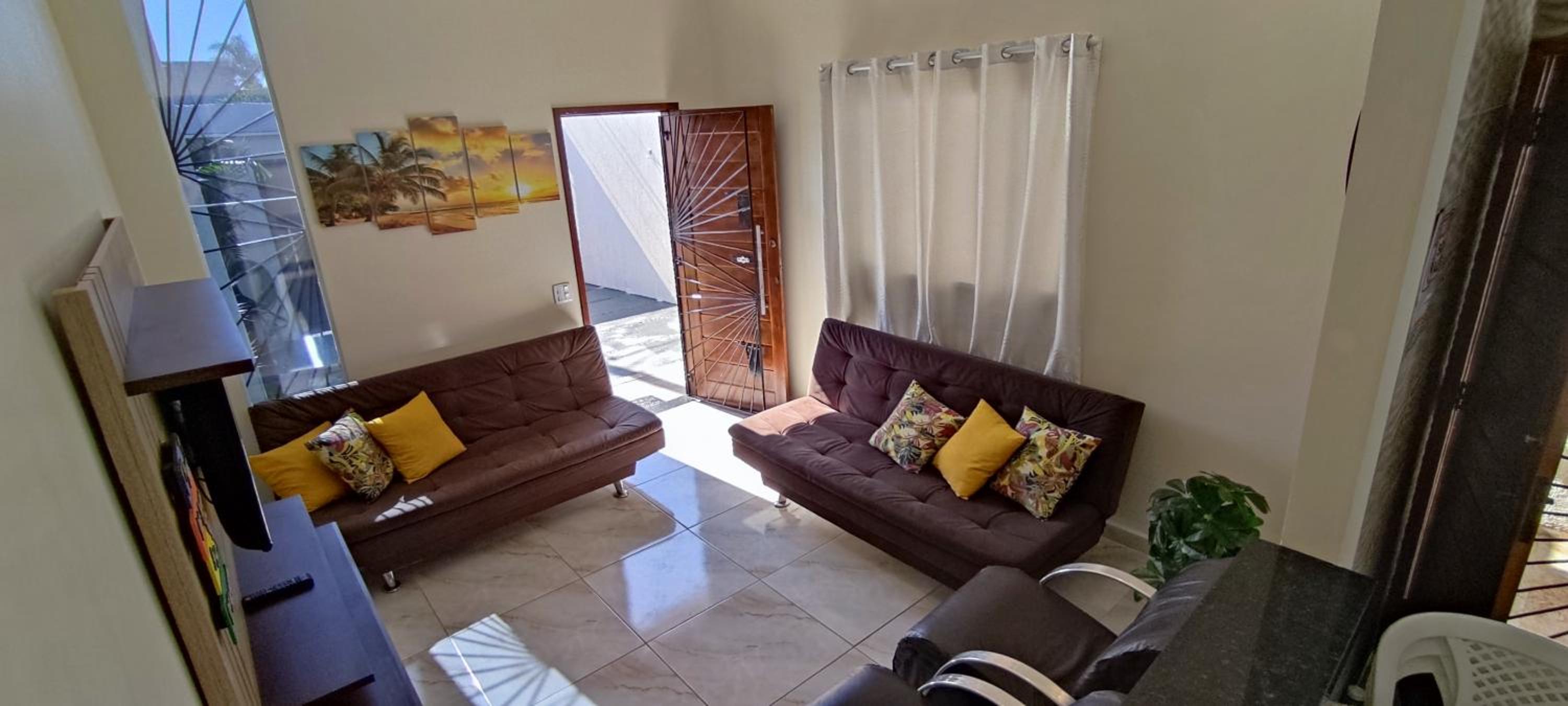 A Casa Linda Com Piscina Aquecida churrasqueira wifi pertinho da praia em Itanhaém