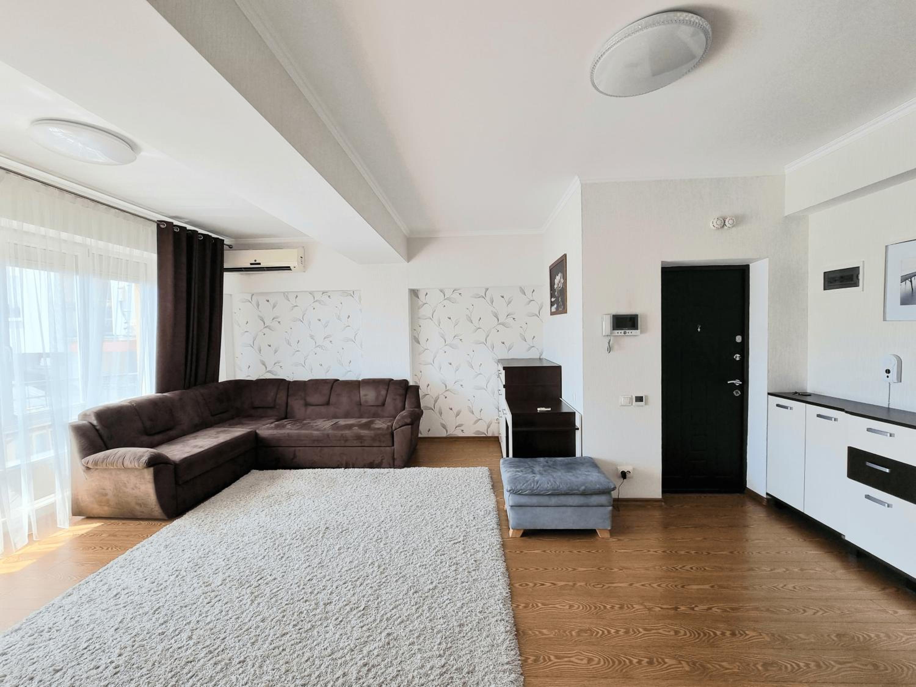 Central 67 m Apartment - Walk Everywhere - Fast WiFi - Self Check-in view 4