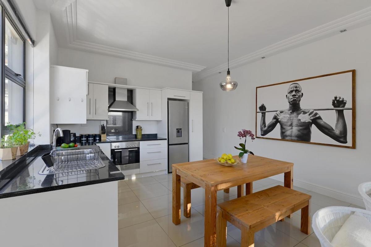 Stylish Green Point Apartment