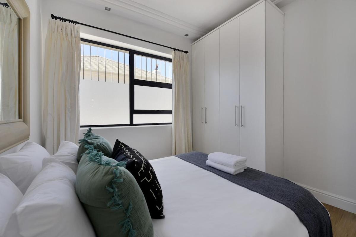 Stylish Green Point Apartment