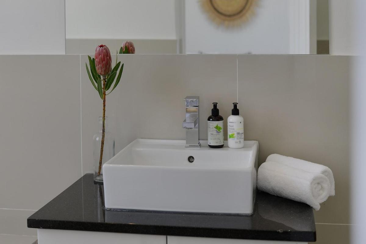 Stylish Green Point Apartment