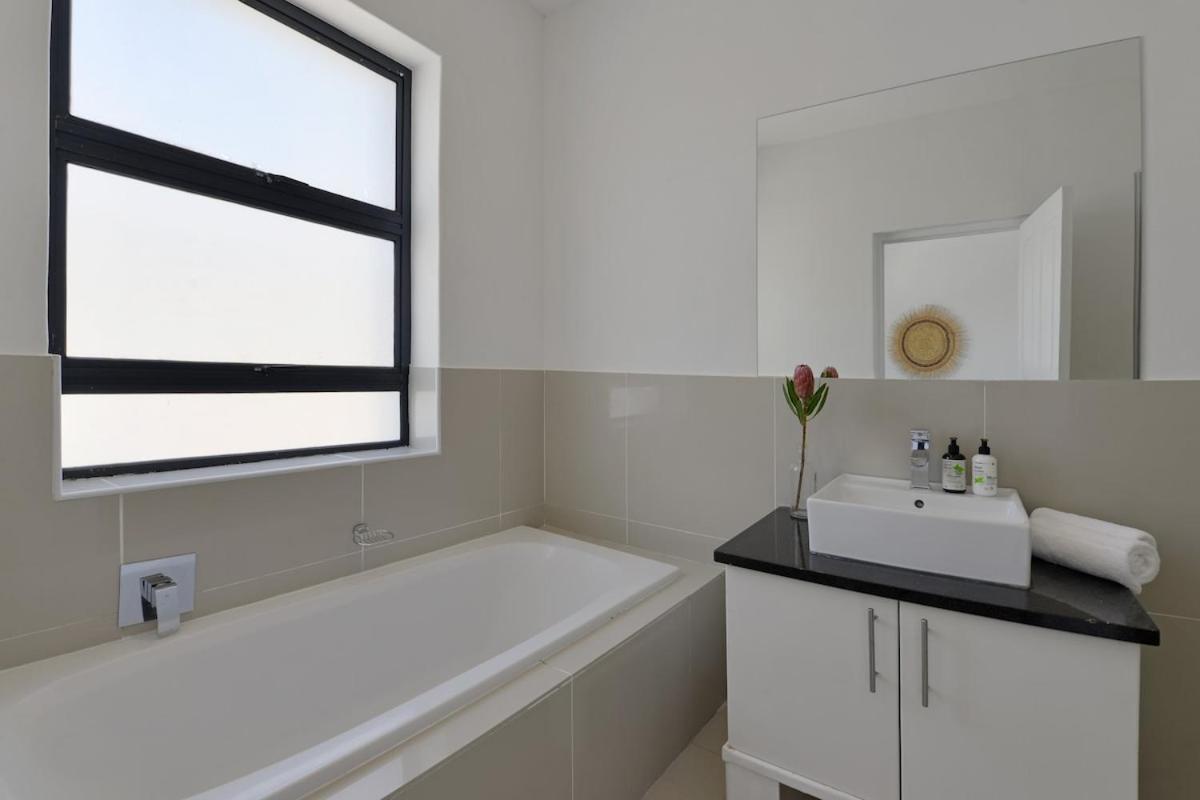 Stylish Green Point Apartment