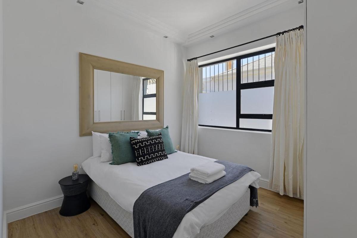 Stylish Green Point Apartment