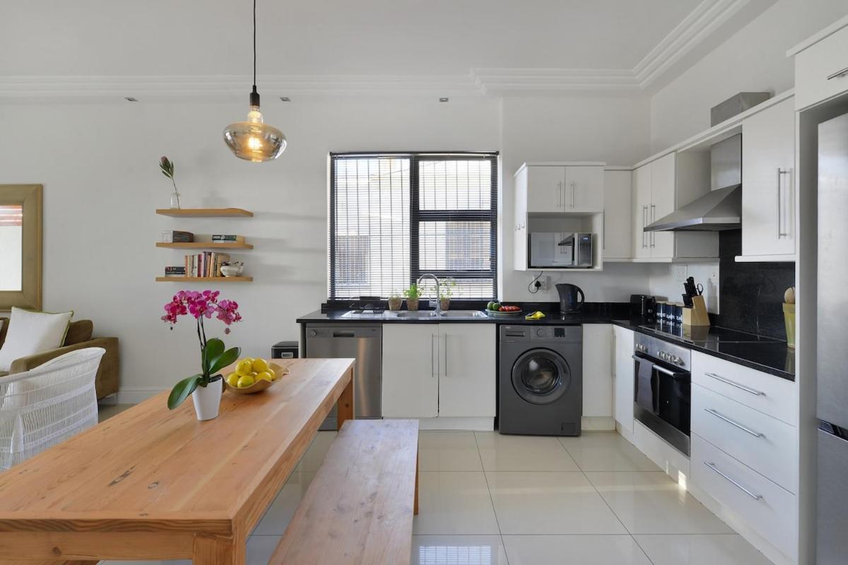 Stylish Green Point Apartment