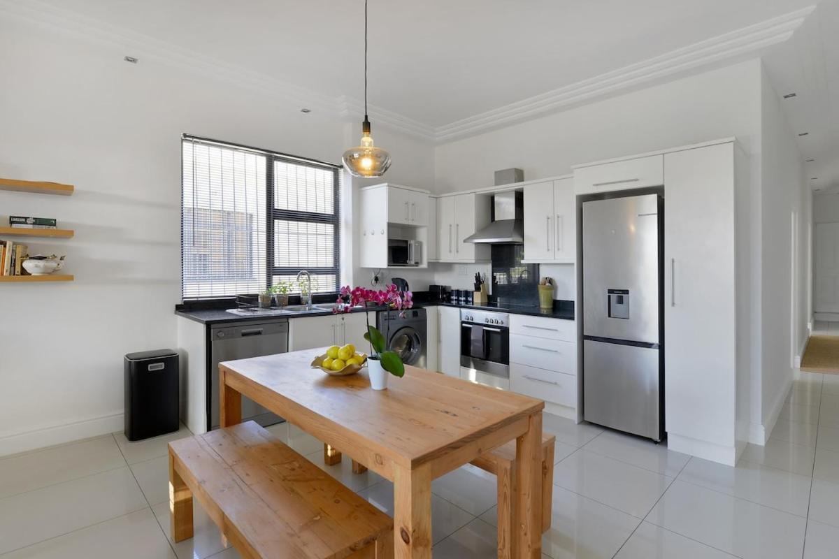 Stylish Green Point Apartment
